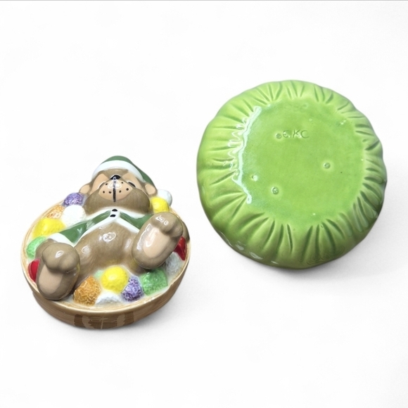 Vintage Hand-Painted Bear Gumdrop Candy Dish / Trinket Jar – Green Base (1980s) - Picture 5 of 9